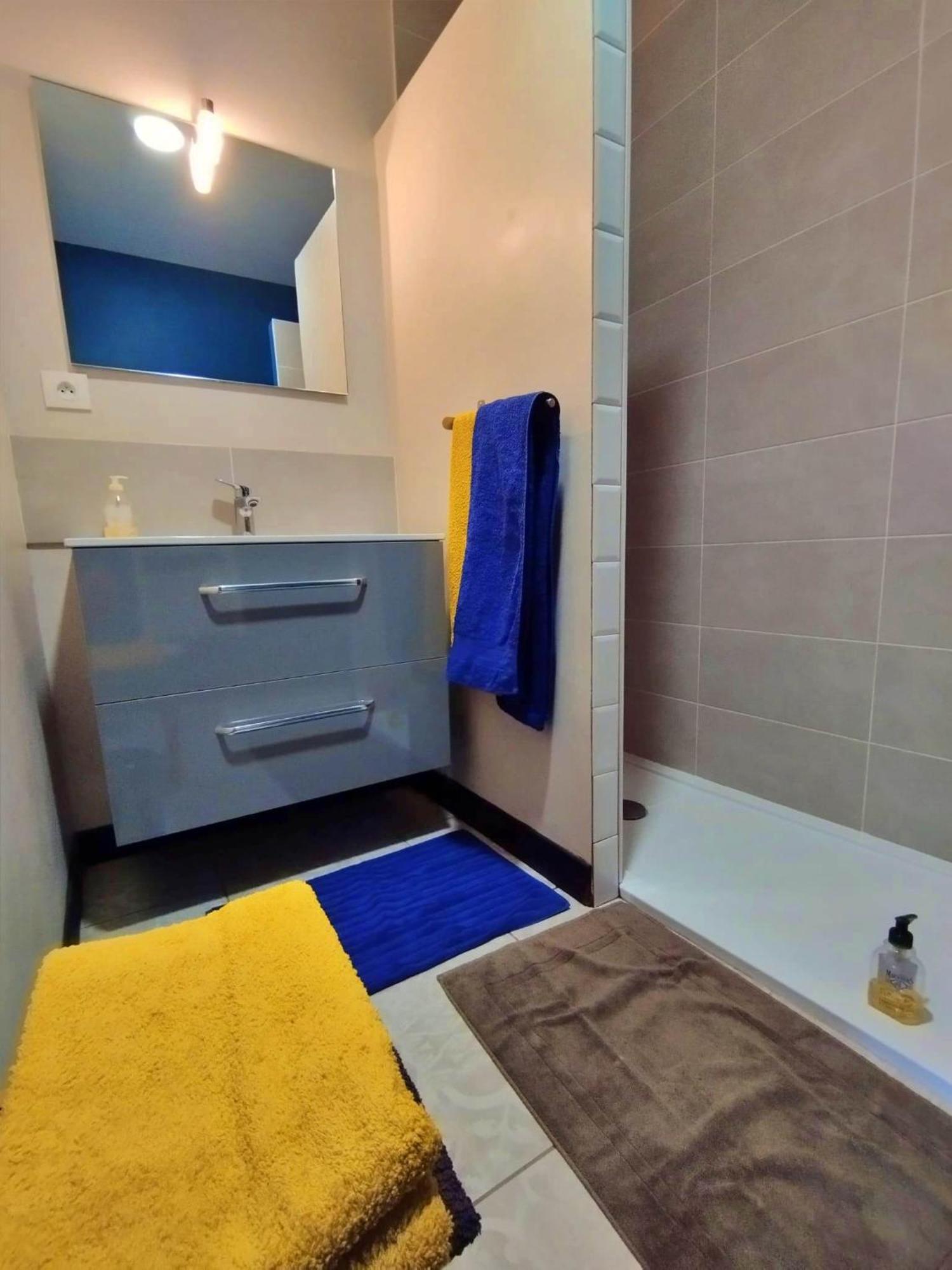 Appartement Appt 56m2 A 4mn Du Palais Jacques Coeur.